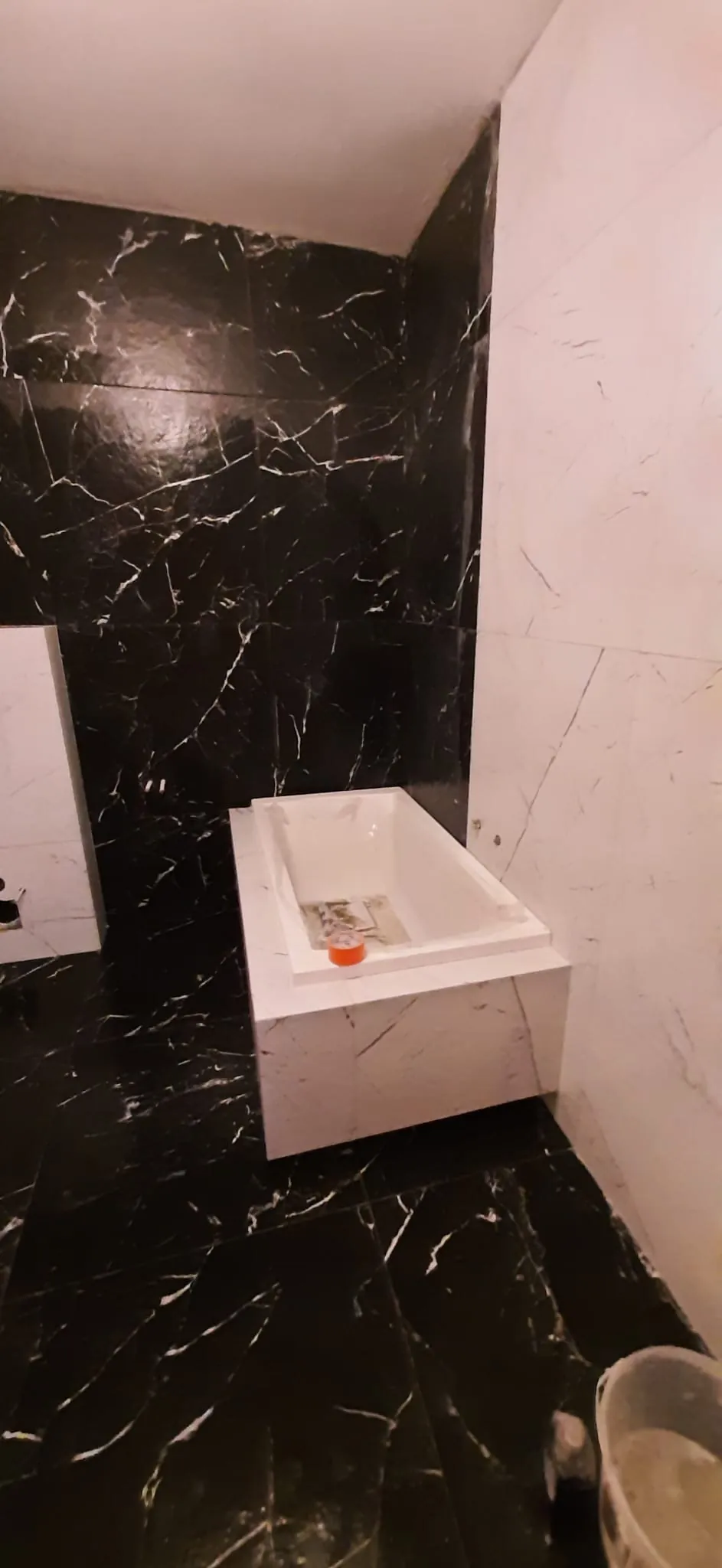 Remont łazienki Przemyśl – płytki wielkoformatowe