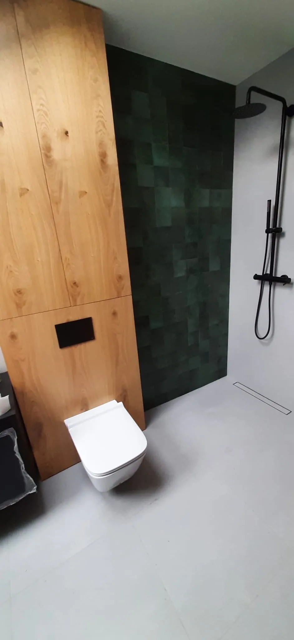 Remont łazienki Rzeszów – jasne płytki